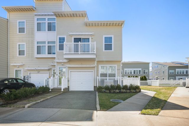  4 BR,  3.00 BTH &nbsp;2 story style home in Arverne
